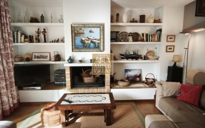 Spacious bungalow with a communal swimming pool and tennis court next to the golf club.